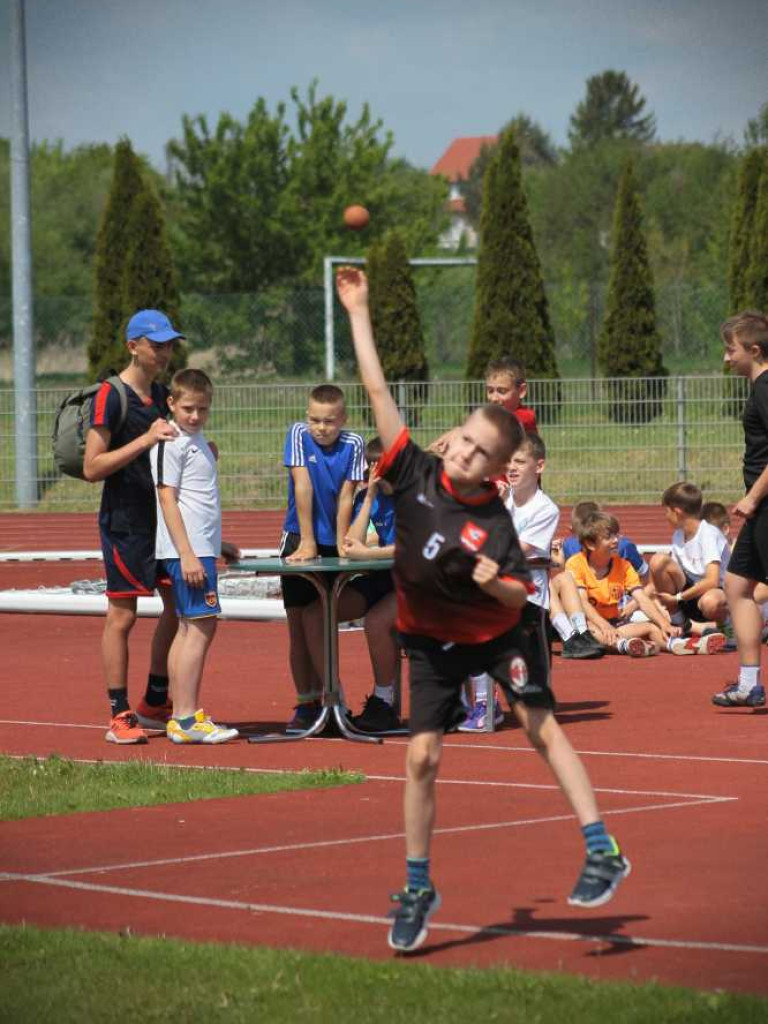 Hrubieszów: Najmłodsi szkolni lekkoatleci walczyli o awans do półfinału wojewódzkiego! [ZDJĘCIA]