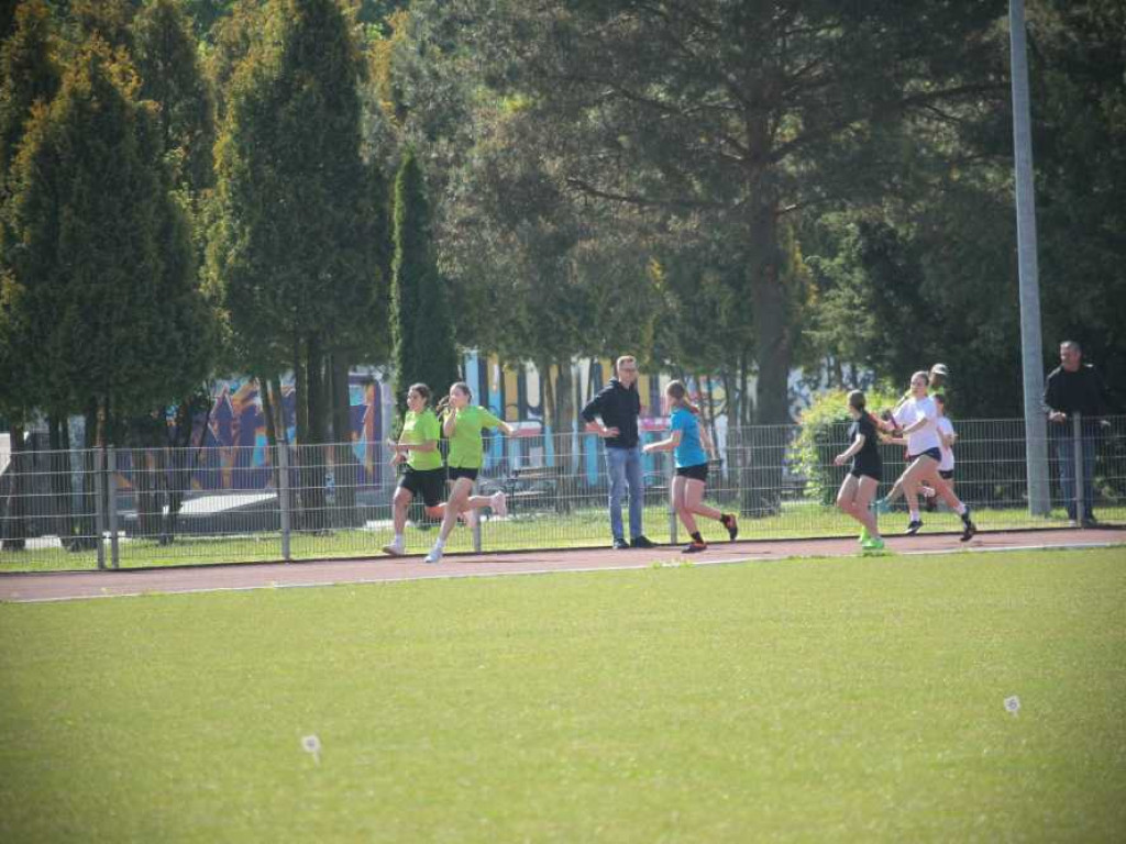 Hrubieszów: Oni byli najszybsi! Powiatowy Festiwal Sztafet Lekkoatletycznych za nami [ZDJĘCIA]