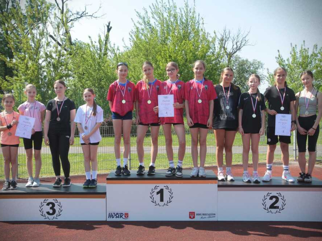 Hrubieszów: Oni byli najszybsi! Powiatowy Festiwal Sztafet Lekkoatletycznych za nami [ZDJĘCIA]