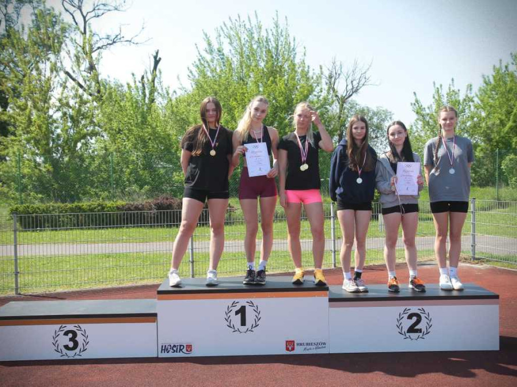 Hrubieszów: Oni byli najszybsi! Powiatowy Festiwal Sztafet Lekkoatletycznych za nami [ZDJĘCIA]