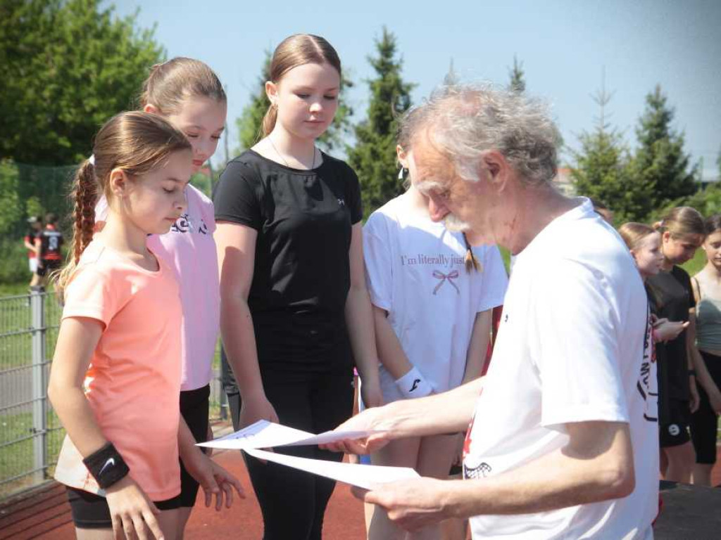 Hrubieszów: Oni byli najszybsi! Powiatowy Festiwal Sztafet Lekkoatletycznych za nami [ZDJĘCIA]