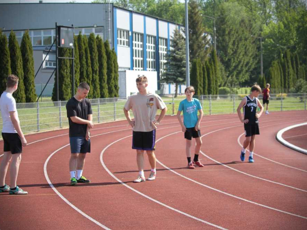 Hrubieszów: Oni byli najszybsi! Powiatowy Festiwal Sztafet Lekkoatletycznych za nami [ZDJĘCIA]