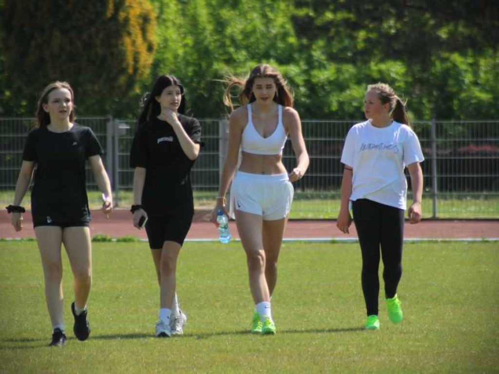 Hrubieszów: Oni byli najszybsi! Powiatowy Festiwal Sztafet Lekkoatletycznych za nami [ZDJĘCIA]