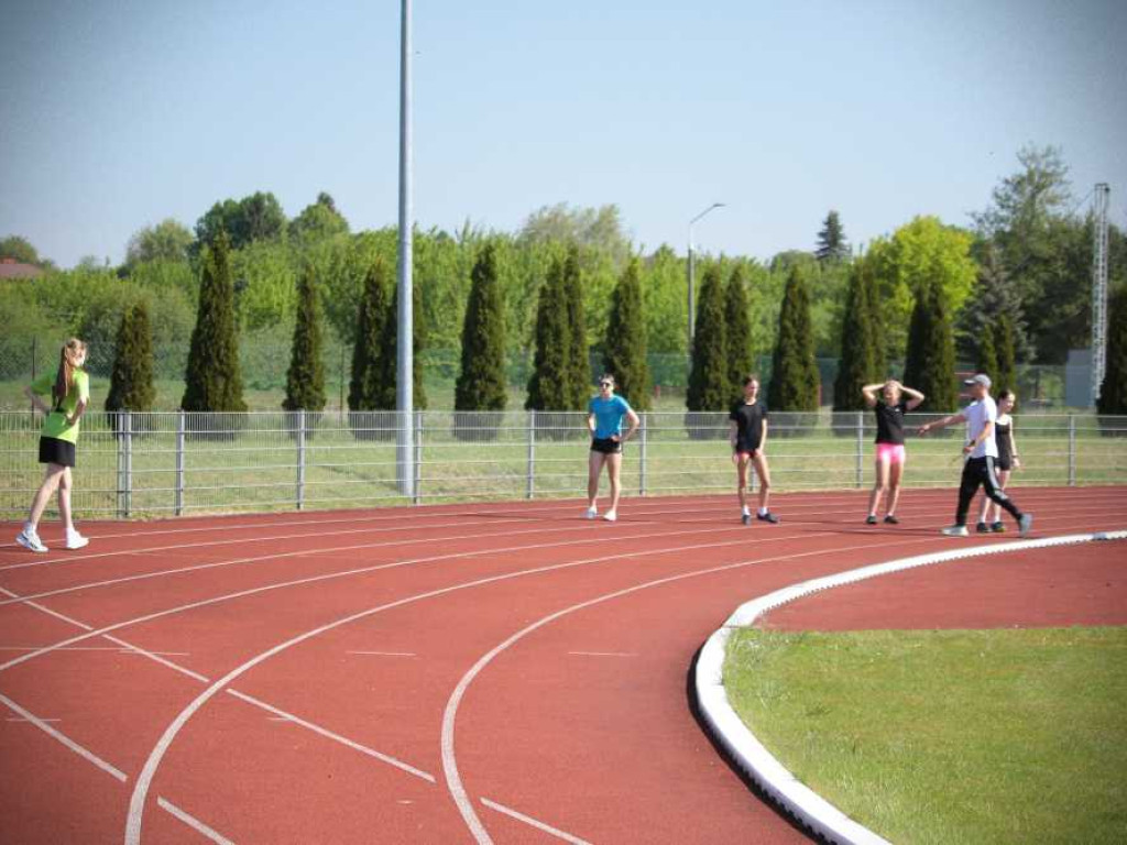 Hrubieszów: Oni byli najszybsi! Powiatowy Festiwal Sztafet Lekkoatletycznych za nami [ZDJĘCIA]