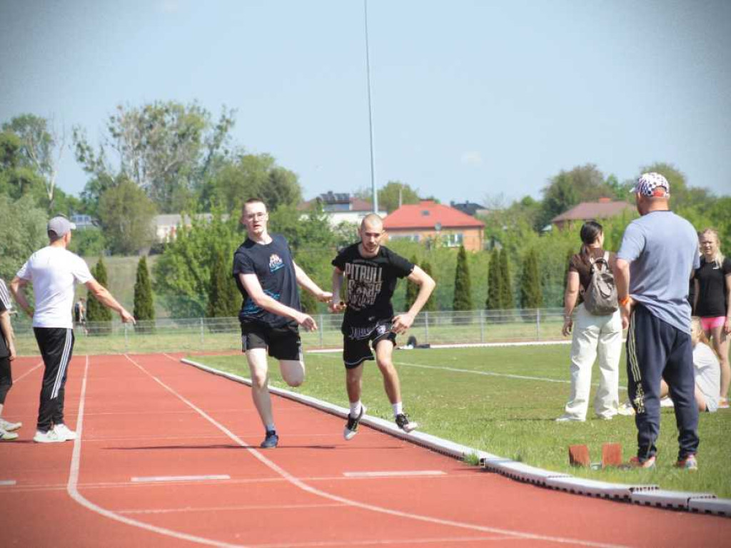 Hrubieszów: Oni byli najszybsi! Powiatowy Festiwal Sztafet Lekkoatletycznych za nami [ZDJĘCIA]