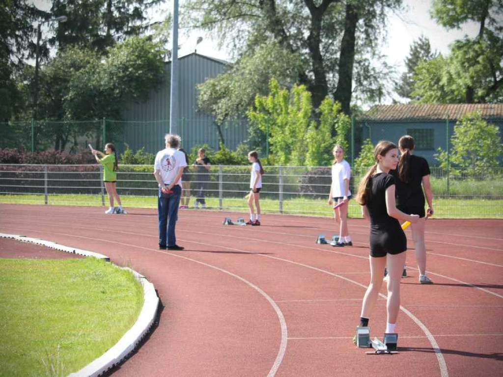Hrubieszów: Oni byli najszybsi! Powiatowy Festiwal Sztafet Lekkoatletycznych za nami [ZDJĘCIA]