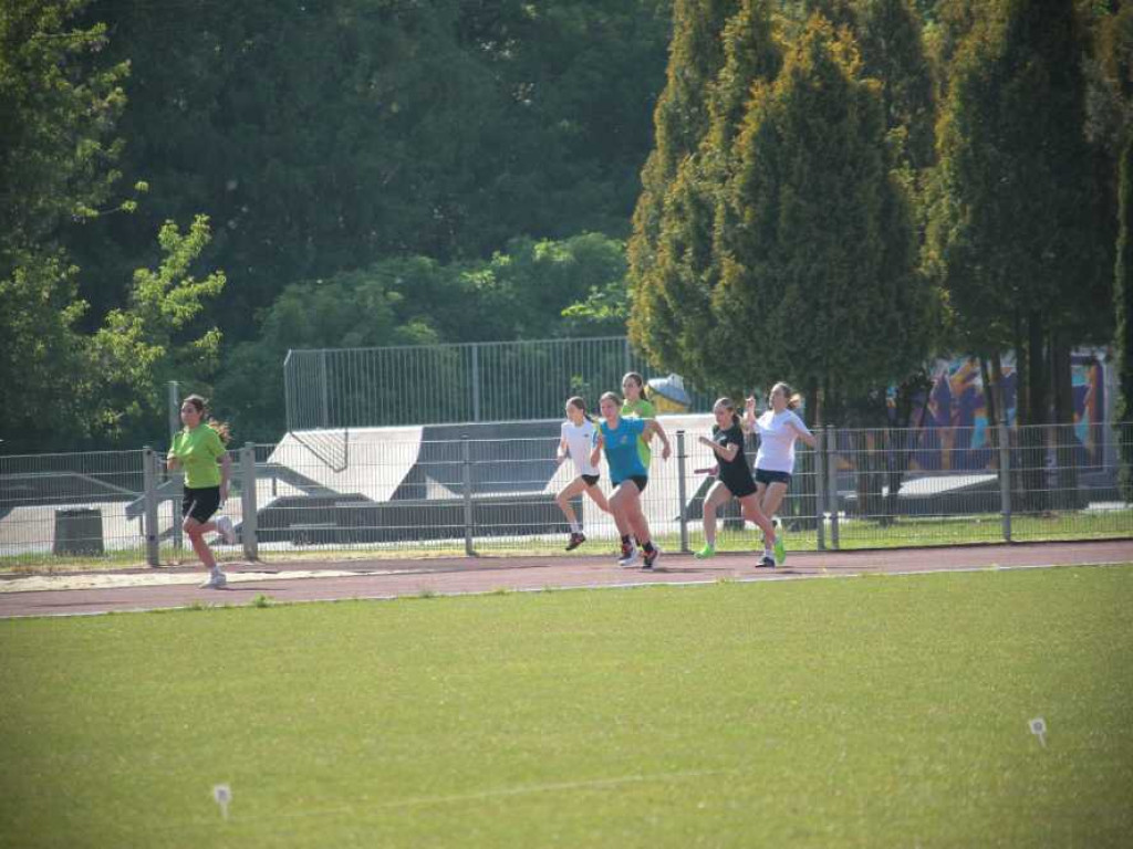 Hrubieszów: Oni byli najszybsi! Powiatowy Festiwal Sztafet Lekkoatletycznych za nami [ZDJĘCIA]