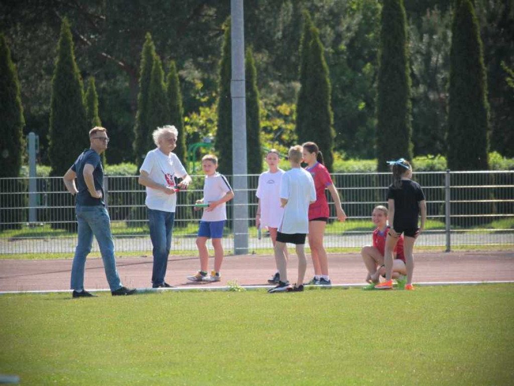 Hrubieszów: Oni byli najszybsi! Powiatowy Festiwal Sztafet Lekkoatletycznych za nami [ZDJĘCIA]