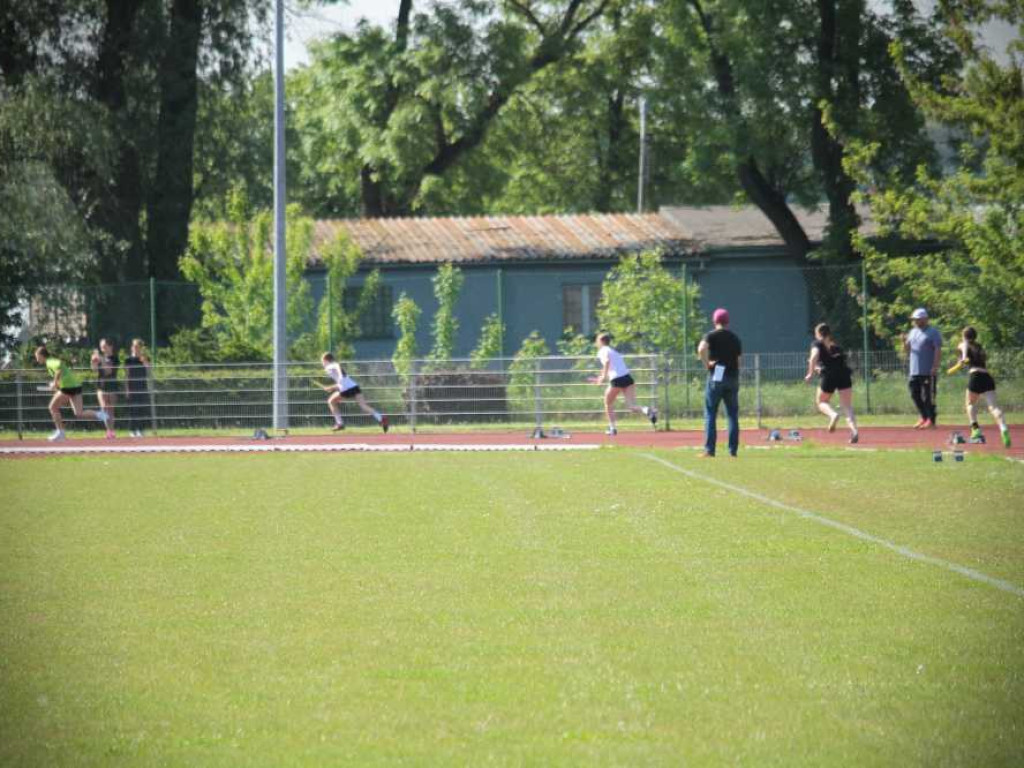 Hrubieszów: Oni byli najszybsi! Powiatowy Festiwal Sztafet Lekkoatletycznych za nami [ZDJĘCIA]