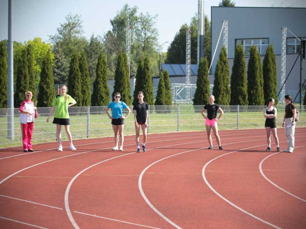Hrubieszów: Oni byli najszybsi! Powiatowy Festiwal Sztafet Lekkoatletycznych za nami [ZDJĘCIA]