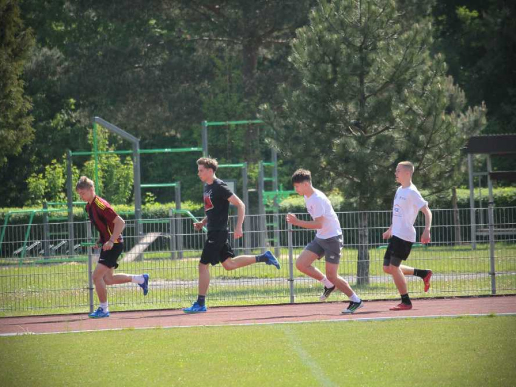 Hrubieszów: Oni byli najszybsi! Powiatowy Festiwal Sztafet Lekkoatletycznych za nami [ZDJĘCIA]