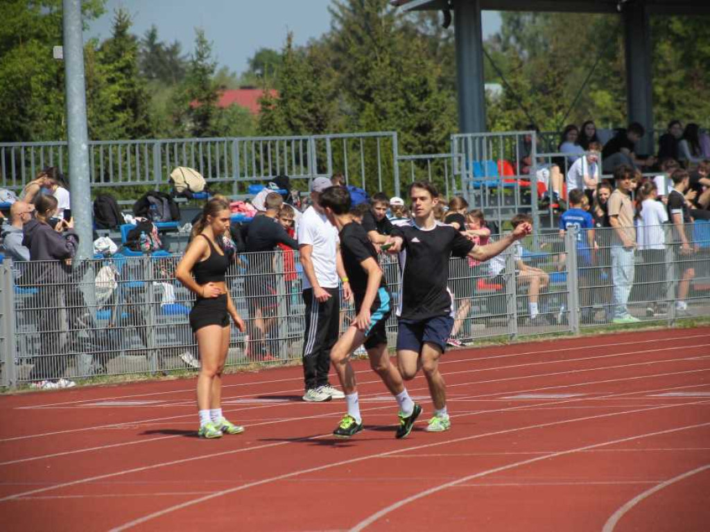 Hrubieszów: Oni byli najszybsi! Powiatowy Festiwal Sztafet Lekkoatletycznych za nami [ZDJĘCIA]