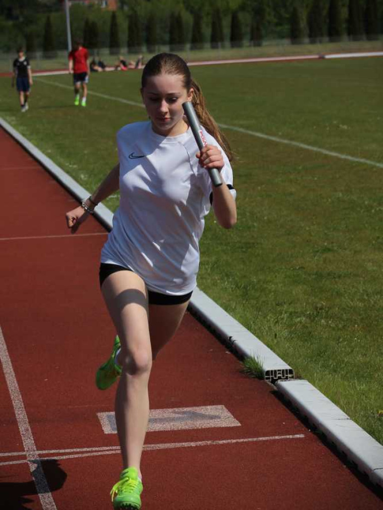 Hrubieszów: Oni byli najszybsi! Powiatowy Festiwal Sztafet Lekkoatletycznych za nami [ZDJĘCIA]