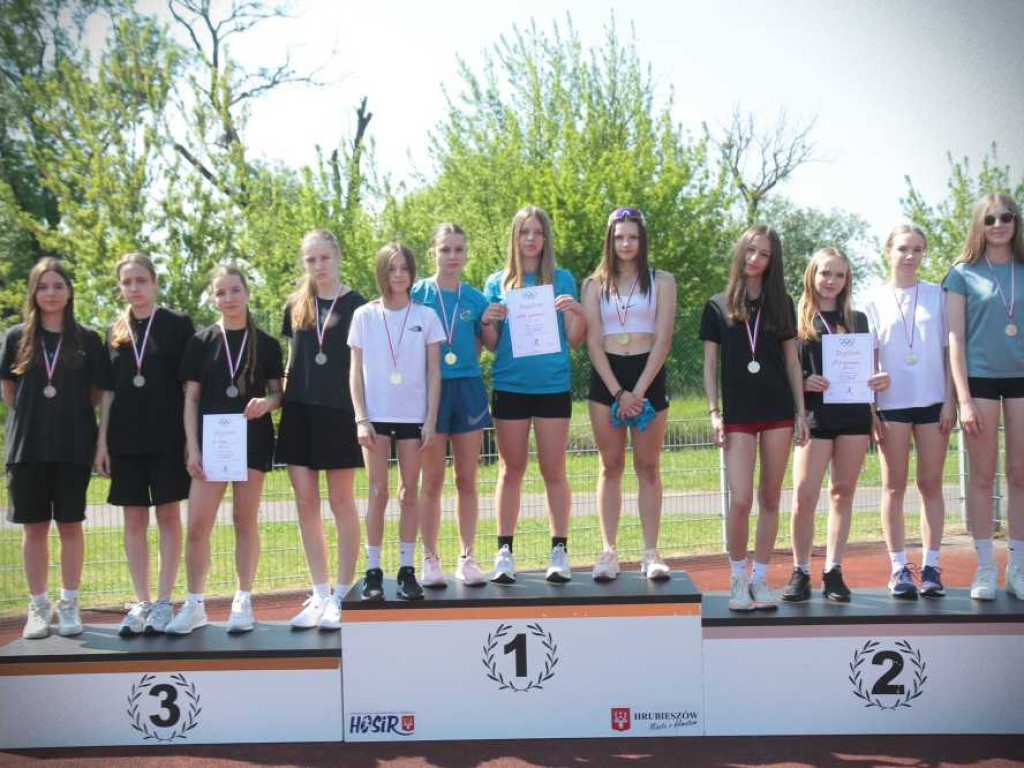 Hrubieszów: Oni byli najszybsi! Powiatowy Festiwal Sztafet Lekkoatletycznych za nami [ZDJĘCIA]