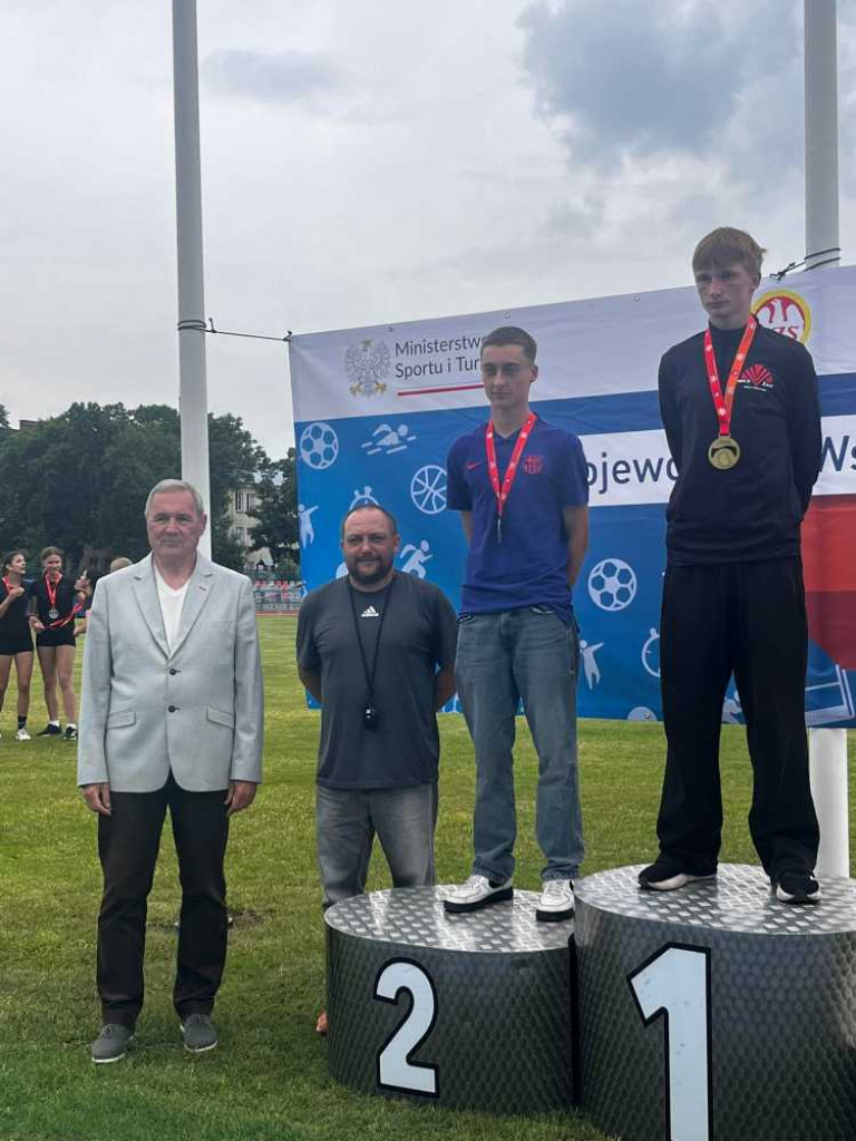 Sześć medali indywidualnie i srebro drużynowe w finale wojewódzkim! [ZDJĘCIA]