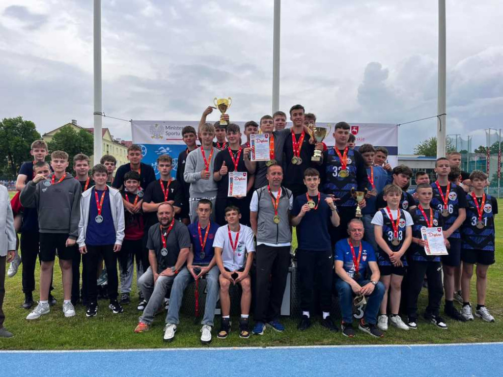 Sześć medali indywidualnie i srebro drużynowe w finale wojewódzkim! [ZDJĘCIA]