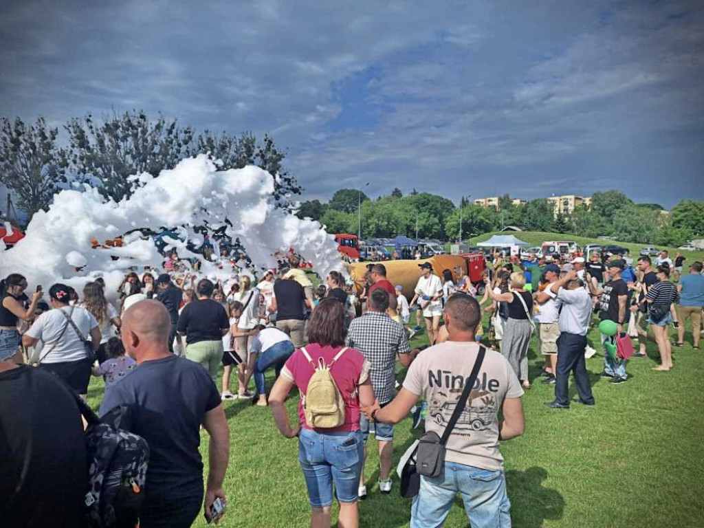 Hrubieszów: Mundurowy Dzień Dziecka - piana party na HOSiR [ZDJĘCIA]