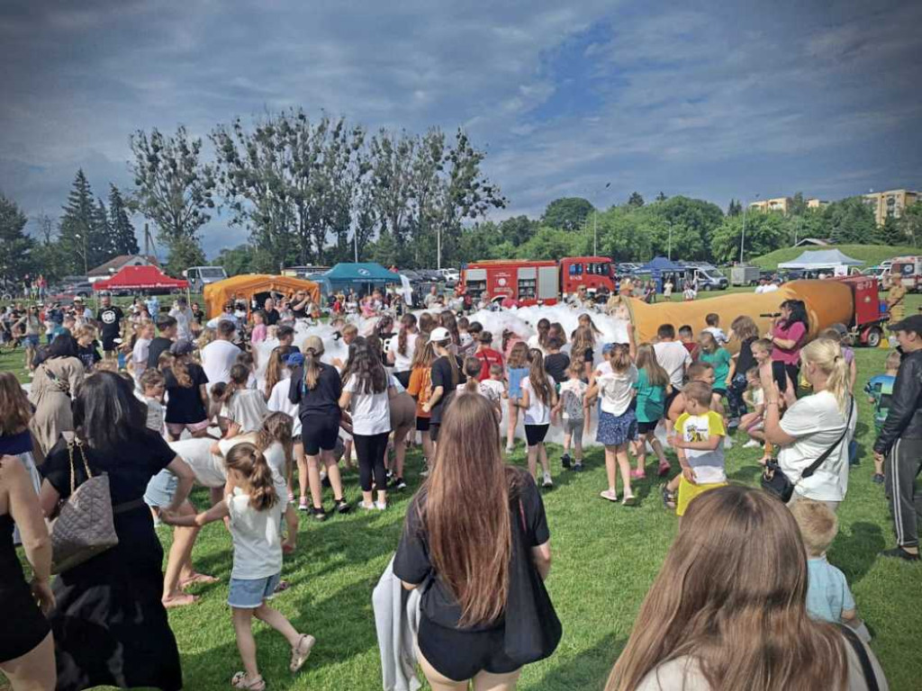 Hrubieszów: Mundurowy Dzień Dziecka - piana party na HOSiR [ZDJĘCIA]