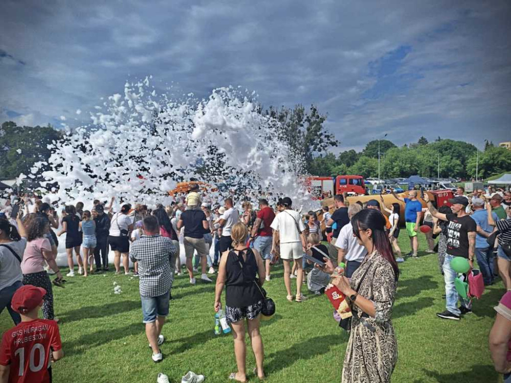 Hrubieszów: Mundurowy Dzień Dziecka - piana party na HOSiR [ZDJĘCIA]