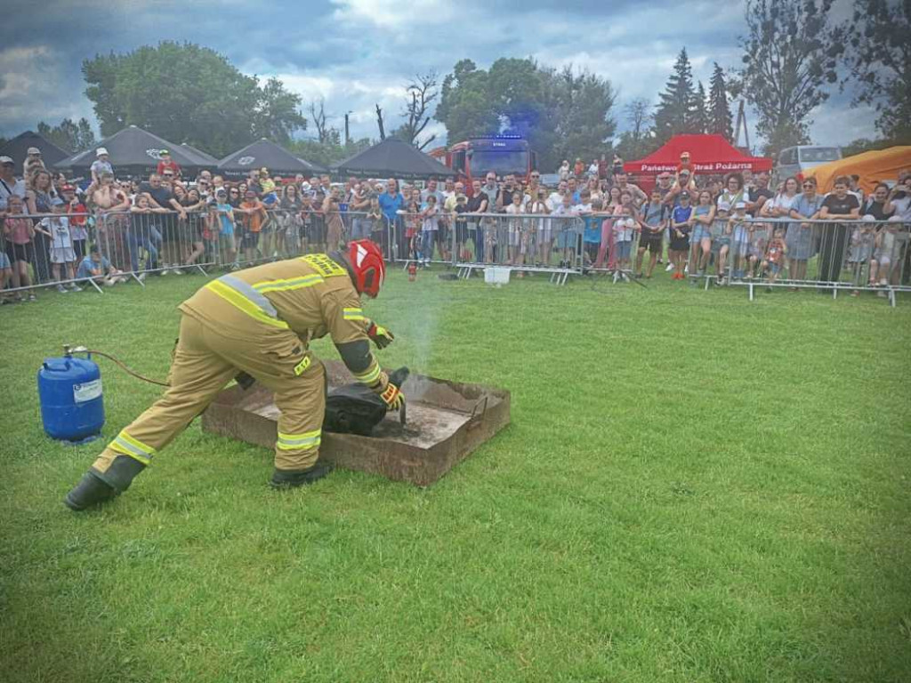 Hrubieszów: Mundurowy Dzień Dziecka - piana party na HOSiR [ZDJĘCIA]