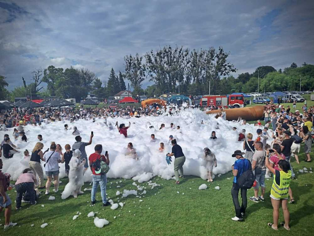 Hrubieszów: Mundurowy Dzień Dziecka - piana party na HOSiR [ZDJĘCIA]