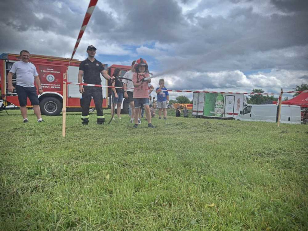 Hrubieszów: Mundurowy Dzień Dziecka - piana party na HOSiR [ZDJĘCIA]