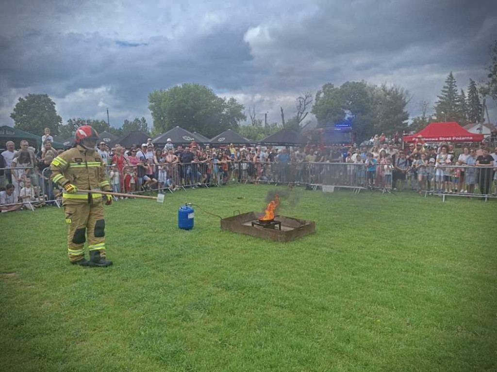 Hrubieszów: Mundurowy Dzień Dziecka - piana party na HOSiR [ZDJĘCIA]