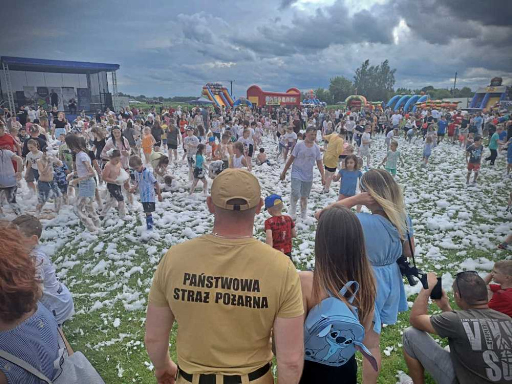 Hrubieszów: Mundurowy Dzień Dziecka - piana party na HOSiR [ZDJĘCIA]