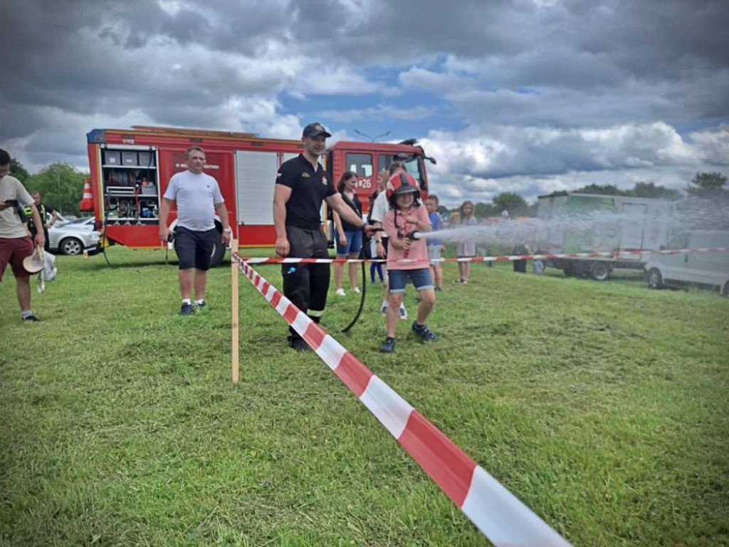 Hrubieszów: Mundurowy Dzień Dziecka - piana party na HOSiR [ZDJĘCIA]