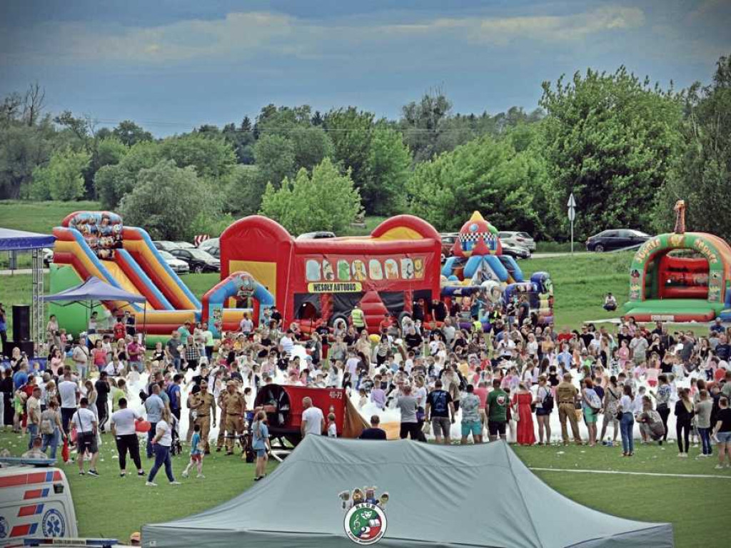 Hrubieszów: Mundurowy Dzień Dziecka - piana party na HOSiR [ZDJĘCIA]
