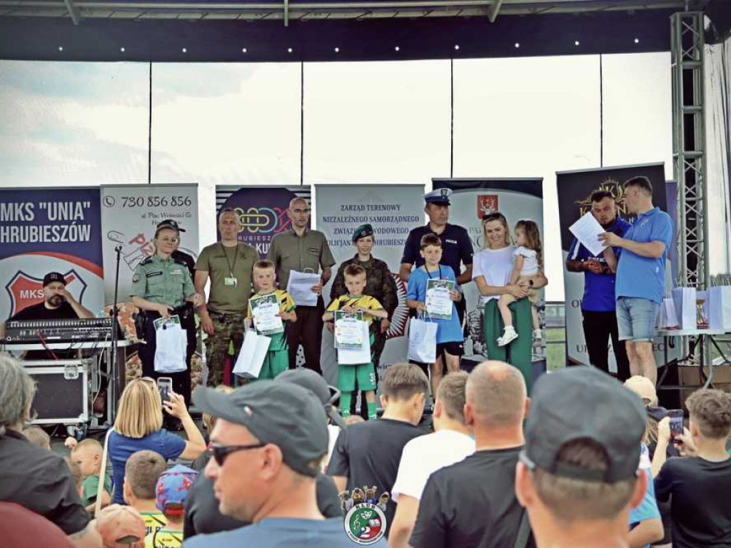 Hrubieszów: Mundurowy Dzień Dziecka - piana party na HOSiR [ZDJĘCIA]