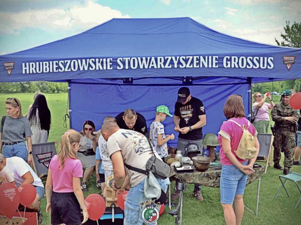 Hrubieszów: Mundurowy Dzień Dziecka - piana party na HOSiR [ZDJĘCIA]