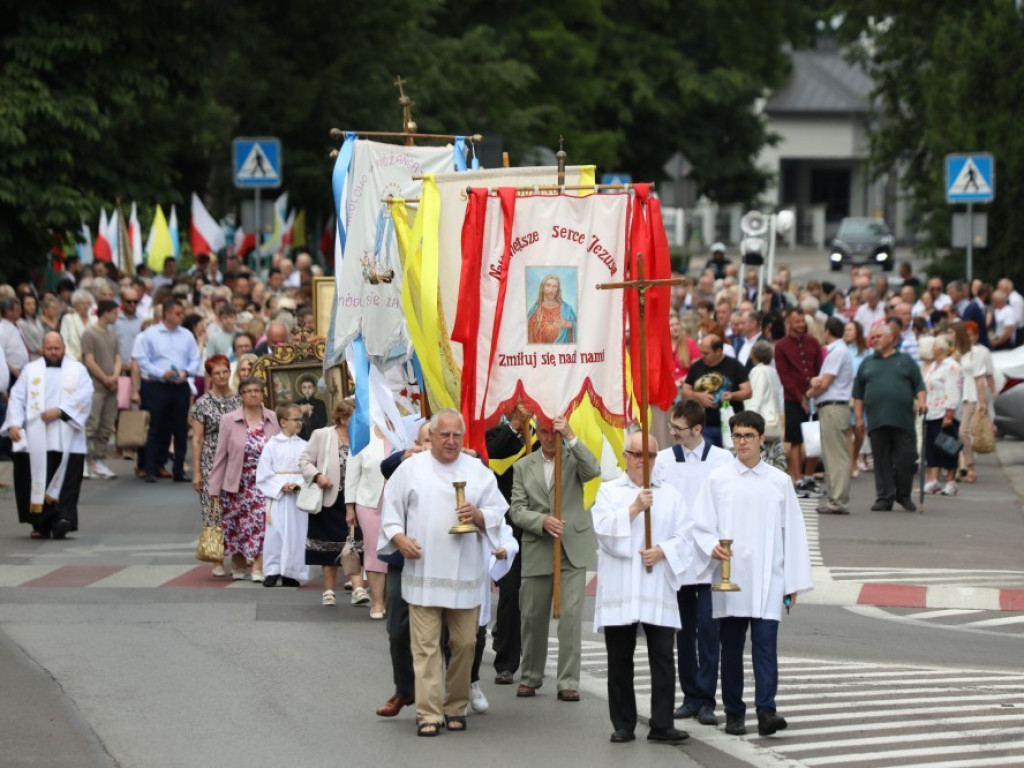 Hrubieszów: Procesja Bożego Ciała w parafiach św. Mikołaja i św. Stanisława Kostki [ZDJĘCIA]