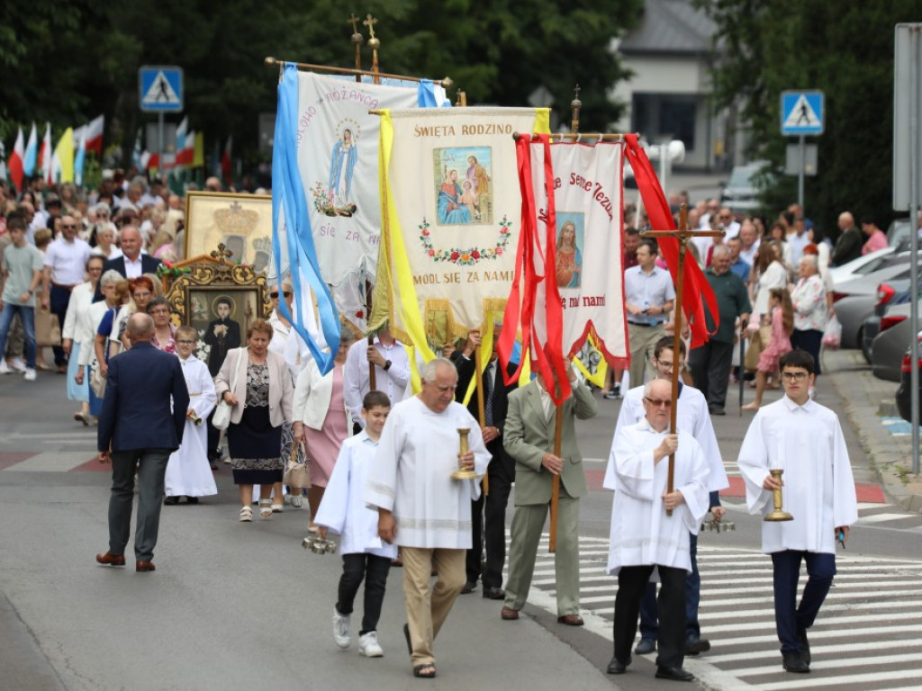 Hrubieszów: Procesja Bożego Ciała w parafiach św. Mikołaja i św. Stanisława Kostki [ZDJĘCIA]