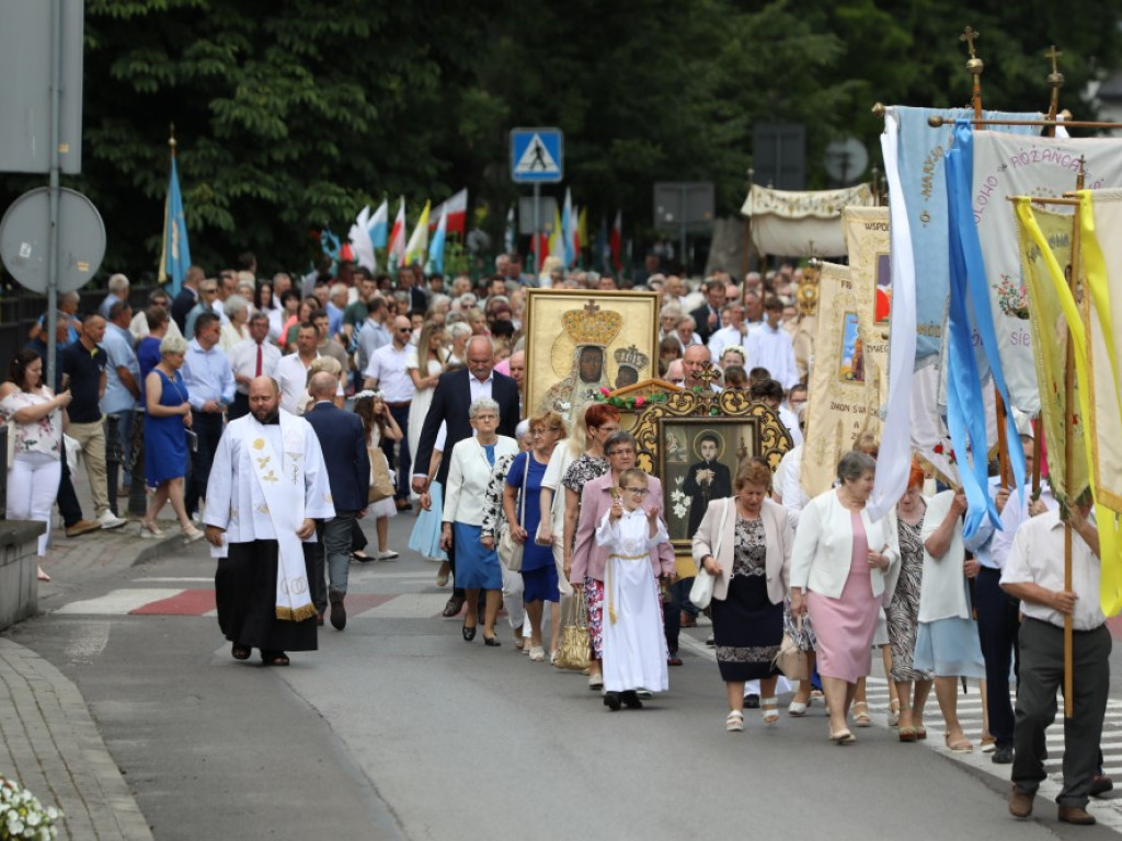 Hrubieszów: Procesja Bożego Ciała w parafiach św. Mikołaja i św. Stanisława Kostki [ZDJĘCIA]