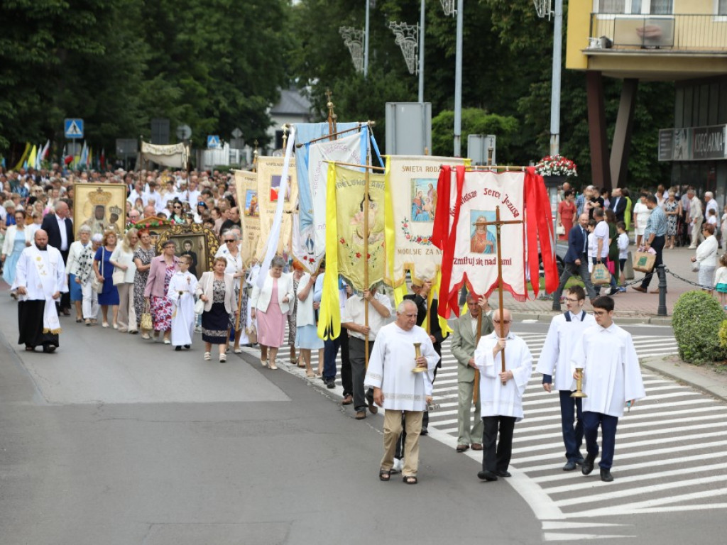 Hrubieszów: Procesja Bożego Ciała w parafiach św. Mikołaja i św. Stanisława Kostki [ZDJĘCIA]