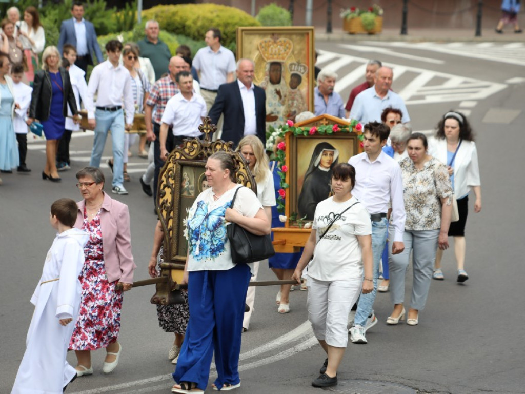 Hrubieszów: Procesja Bożego Ciała w parafiach św. Mikołaja i św. Stanisława Kostki [ZDJĘCIA]