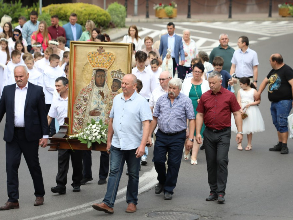 Hrubieszów: Procesja Bożego Ciała w parafiach św. Mikołaja i św. Stanisława Kostki [ZDJĘCIA]