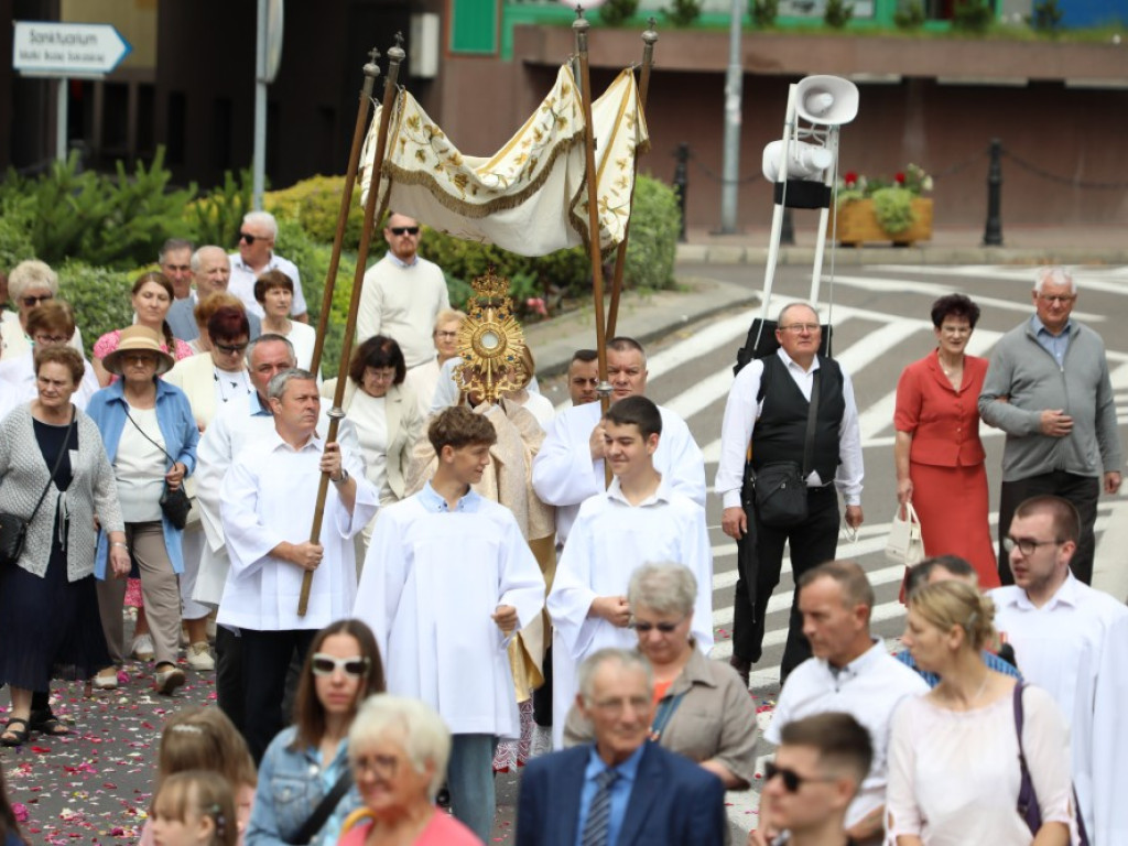 Hrubieszów: Procesja Bożego Ciała w parafiach św. Mikołaja i św. Stanisława Kostki [ZDJĘCIA]