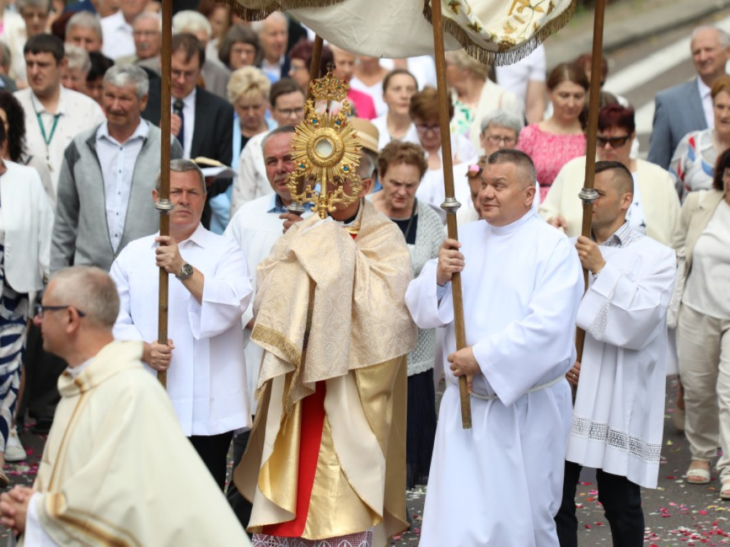 Hrubieszów: Procesja Bożego Ciała w parafiach św. Mikołaja i św. Stanisława Kostki [ZDJĘCIA]