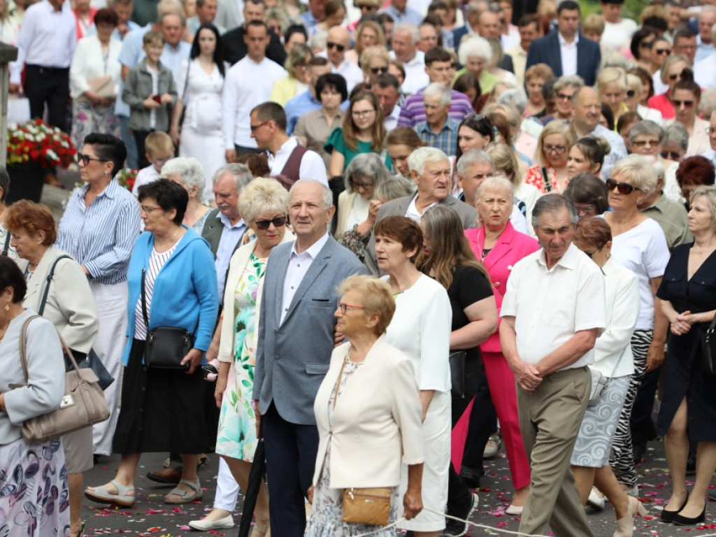 Hrubieszów: Procesja Bożego Ciała w parafiach św. Mikołaja i św. Stanisława Kostki [ZDJĘCIA]