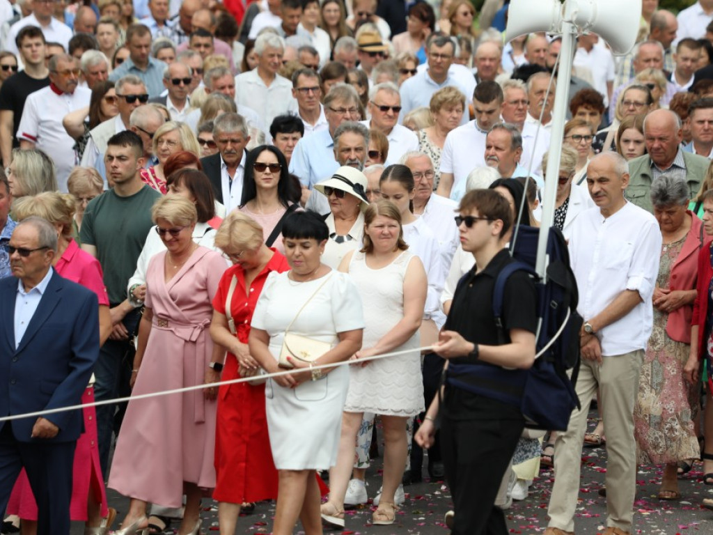 Hrubieszów: Procesja Bożego Ciała w parafiach św. Mikołaja i św. Stanisława Kostki [ZDJĘCIA]