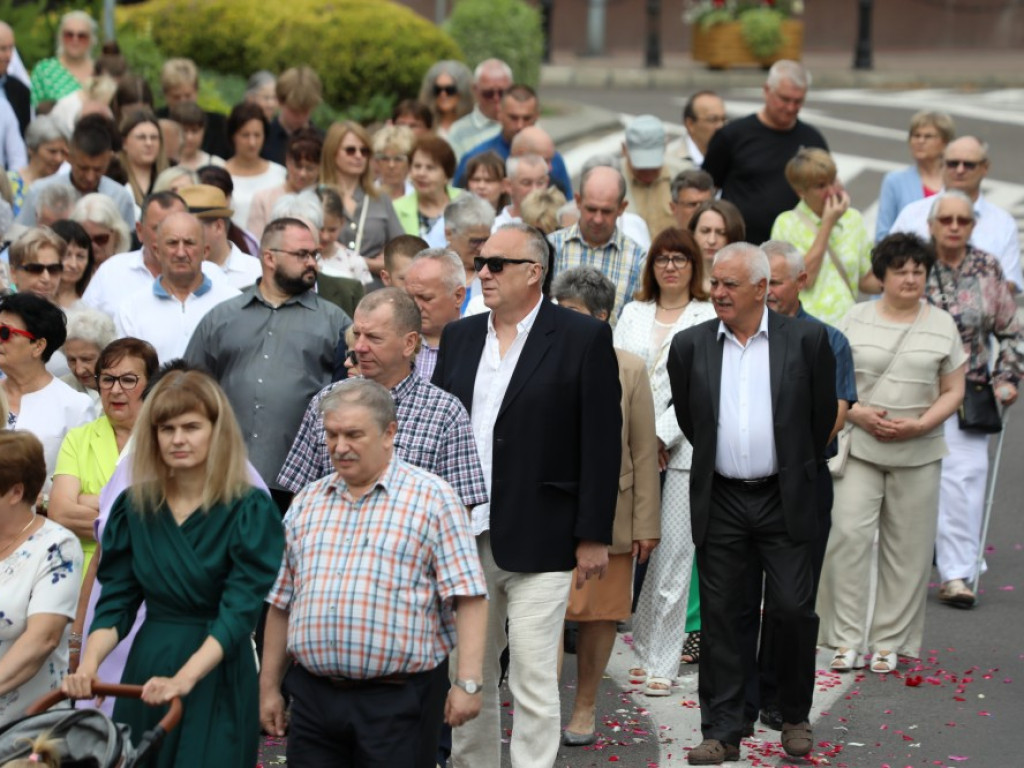 Hrubieszów: Procesja Bożego Ciała w parafiach św. Mikołaja i św. Stanisława Kostki [ZDJĘCIA]