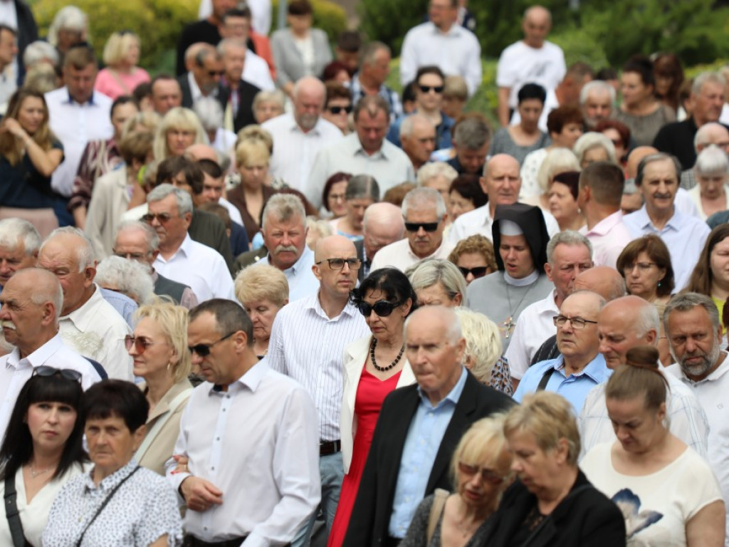 Hrubieszów: Procesja Bożego Ciała w parafiach św. Mikołaja i św. Stanisława Kostki [ZDJĘCIA]