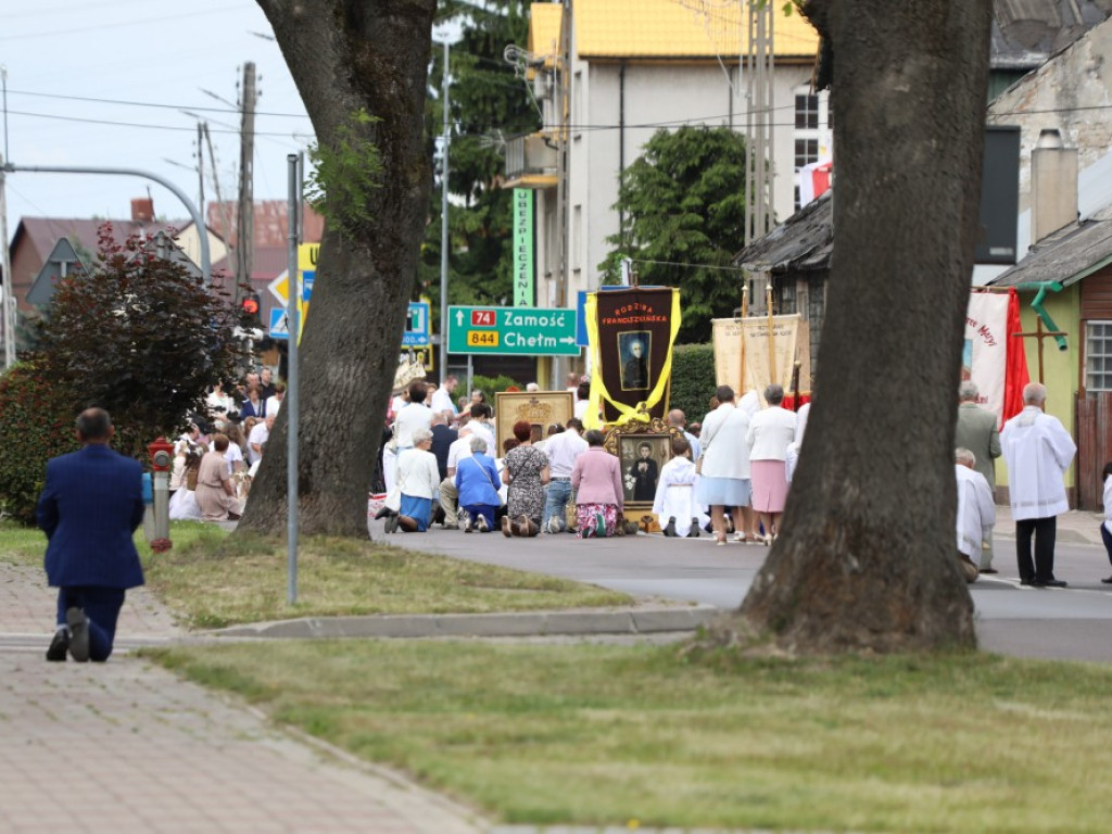 Hrubieszów: Procesja Bożego Ciała w parafiach św. Mikołaja i św. Stanisława Kostki [ZDJĘCIA]