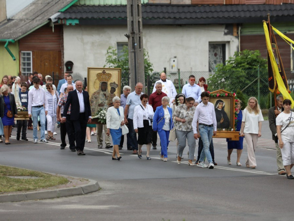 Hrubieszów: Procesja Bożego Ciała w parafiach św. Mikołaja i św. Stanisława Kostki [ZDJĘCIA]