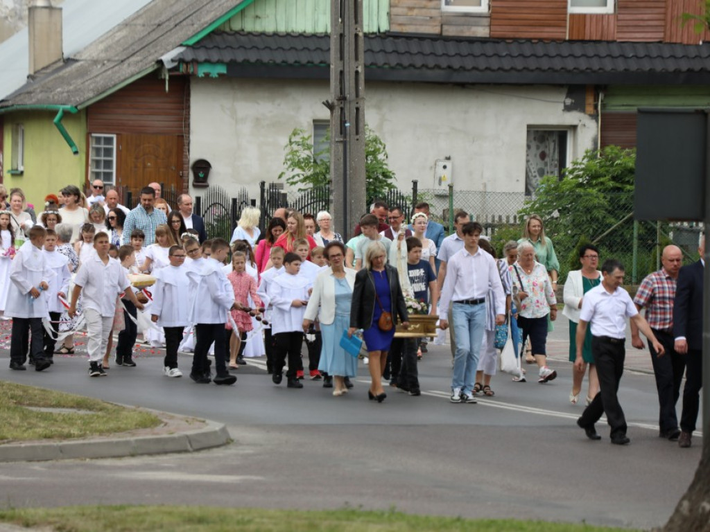 Hrubieszów: Procesja Bożego Ciała w parafiach św. Mikołaja i św. Stanisława Kostki [ZDJĘCIA]