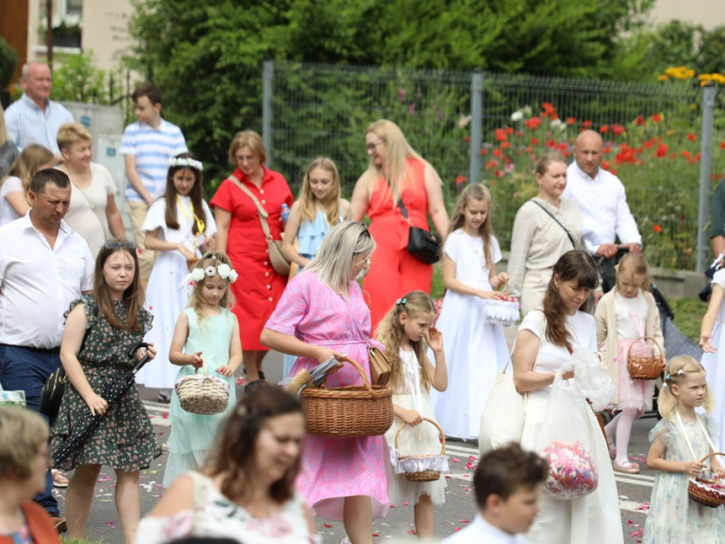 Hrubieszów: Procesja Bożego Ciała w parafiach św. Mikołaja i św. Stanisława Kostki [ZDJĘCIA]