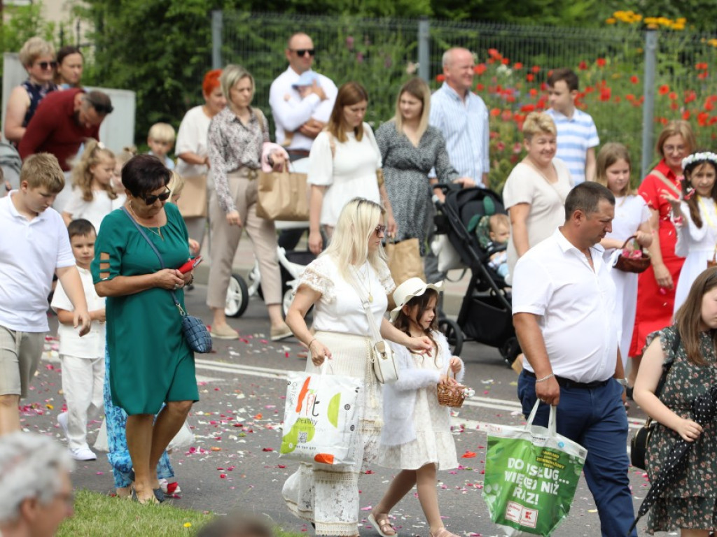 Hrubieszów: Procesja Bożego Ciała w parafiach św. Mikołaja i św. Stanisława Kostki [ZDJĘCIA]