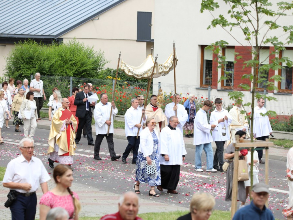 Hrubieszów: Procesja Bożego Ciała w parafiach św. Mikołaja i św. Stanisława Kostki [ZDJĘCIA]